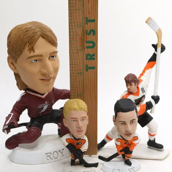 VINTAGE NHL Figurines Lot 5 | Patrick Roy, LeClair, Coffey, Gratton, Clarke 90s - Picture 4 of 6